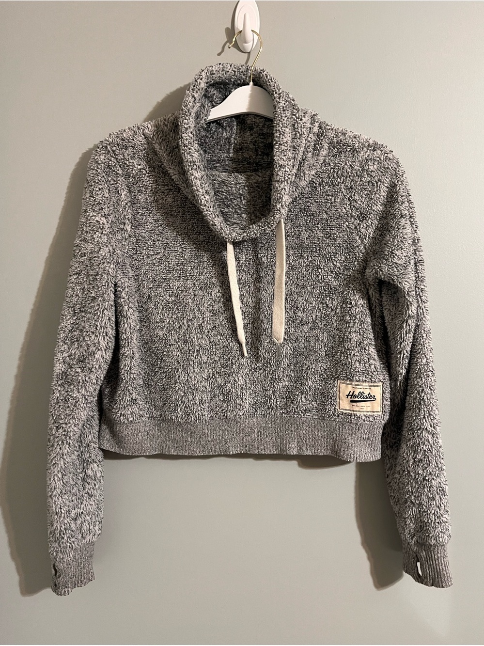 Hollister Cozy Gray Sherpa Cropped Pullover Sweater